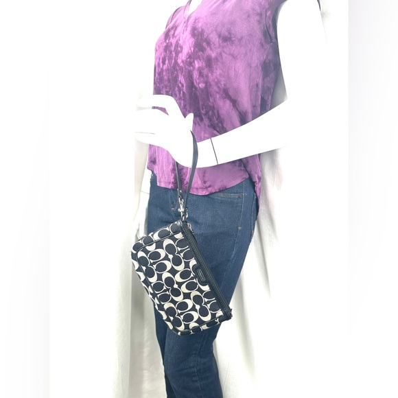 Coach Black White Signature Jacquard Mini Bag Clutch Wristlet Shoulder Bag - Picture 2 of 8